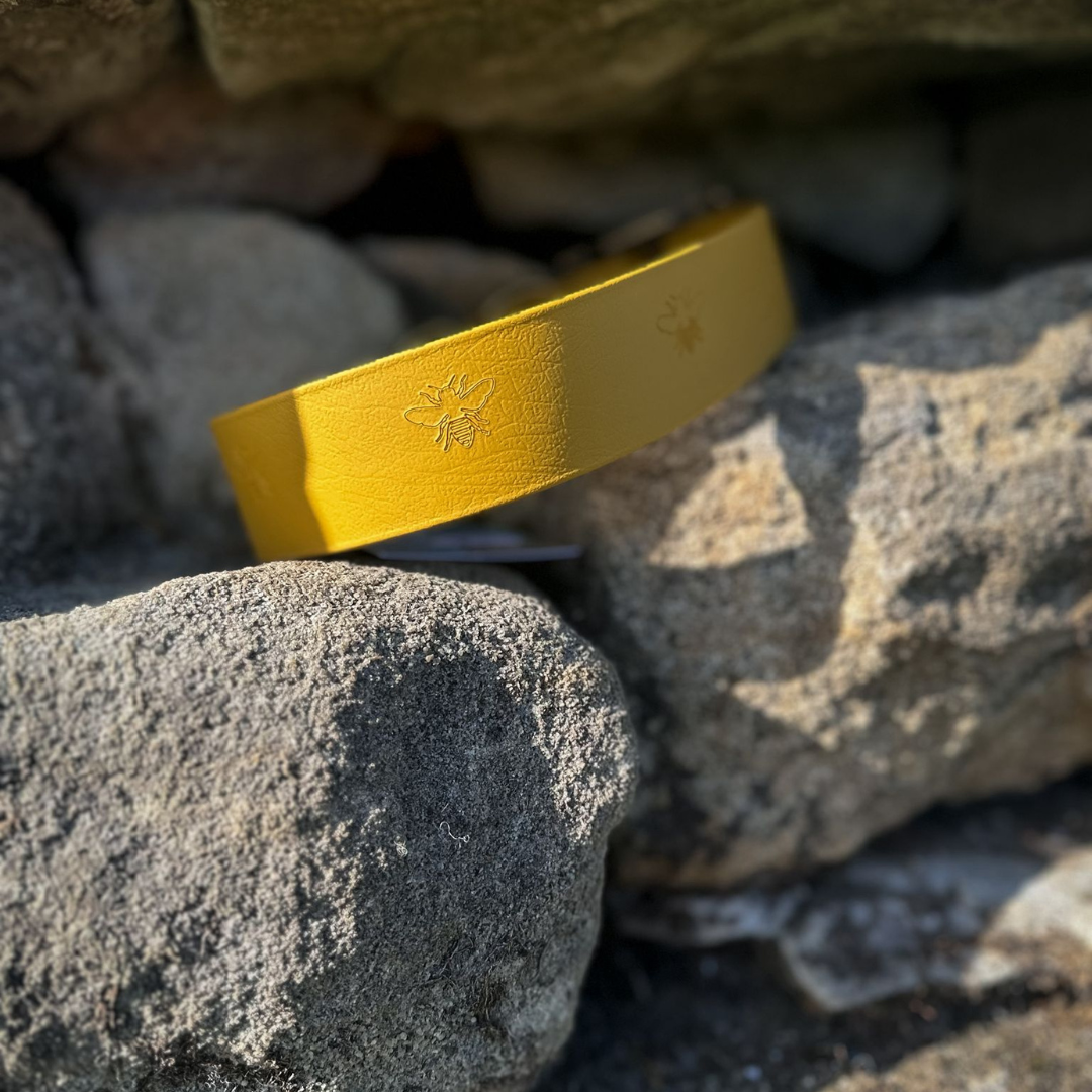 Mustard Embossed Bee Collar